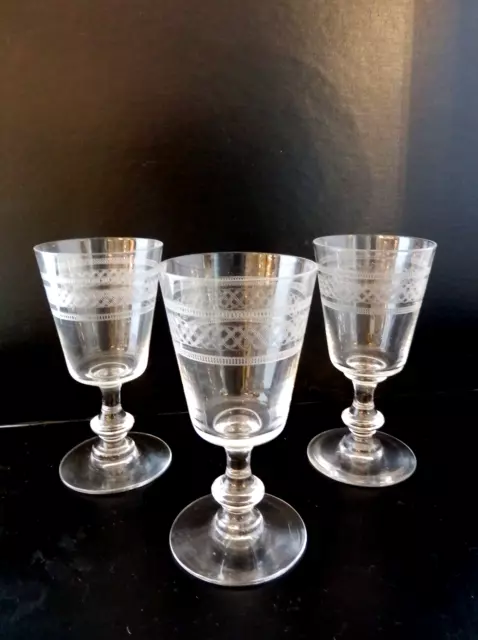 3 Verres Anciens  en Cristal Gravé Haut 12 cm BACCARAT SAINT LOUIS