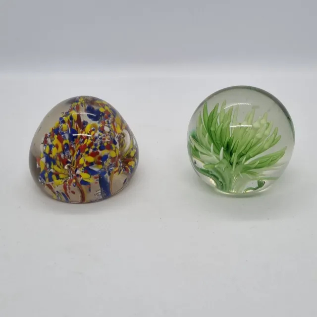 Zwei Kunst Glas Miniatur Briefbeschwerer