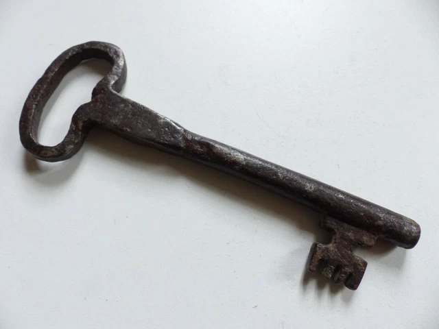 GRANDE BELLE CLE CLEF ANCIENNE en FER FORGE EPOQUE ? ANTIQUE KEY 16 cm ( #3 )