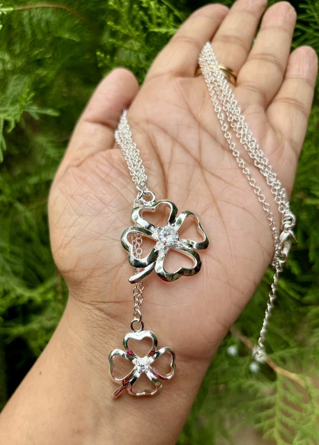 Pendentif Ethnique Berbère En Argent Avec Griffe En Os Et Corail - Pièce Rare Du XXe Siècle