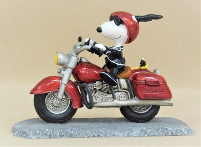 snoopy joe cool figurine