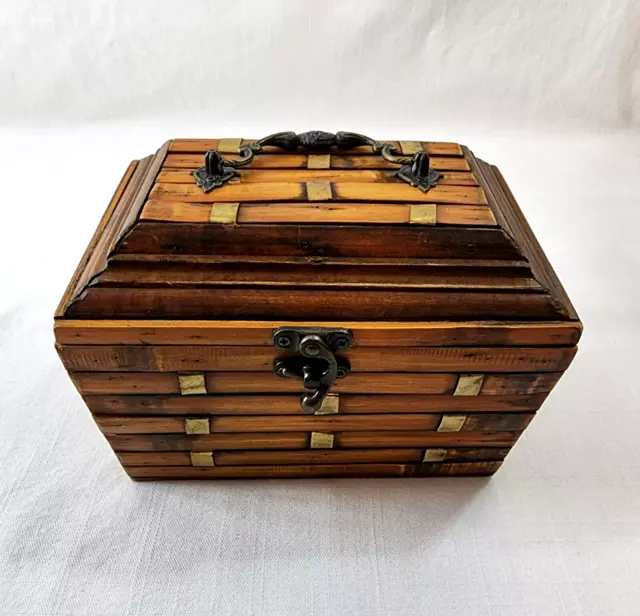 Small Bamboo Rattan Treasure Trinket Chest Jewelry 7" Wide Vintage