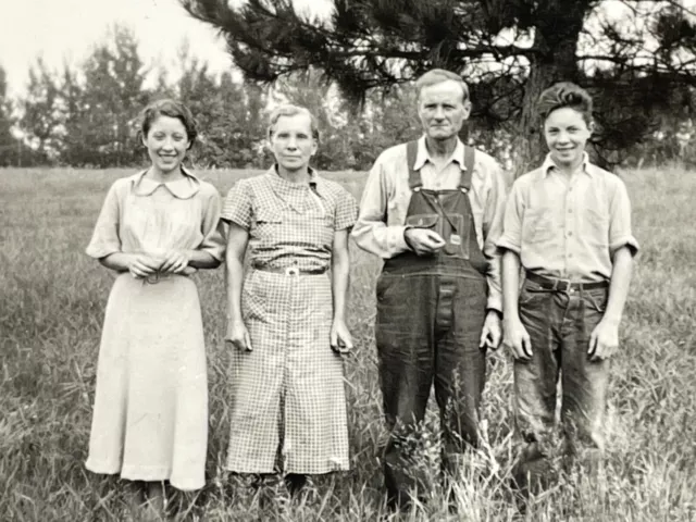 1K Photograph Family Photo Portrait Farmer Wife Daughter Son Boy Girl 1930's