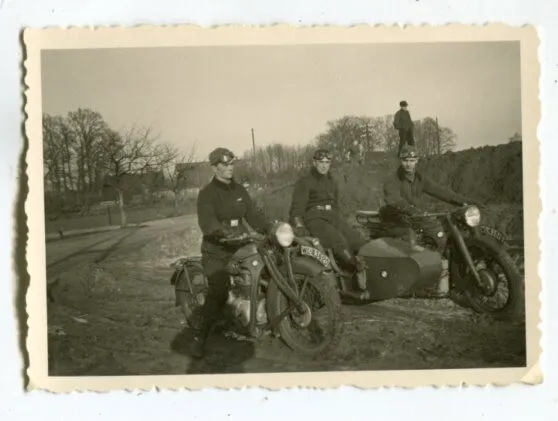 Soldaten Foto 6 x 9 cm,2.Weltkrieg,BMW Motorrad,Motorrad mit Seitenwagen um 1940