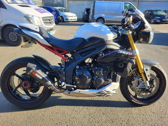 2011 61 Triumph Speed Triple R 1050 Ohlins R Model White Naked High Spec