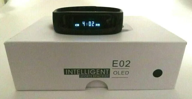 Reloj de pulsera deportivo inteligente EO2 OLED 12/24 horas sistema de carga USB excelente condición