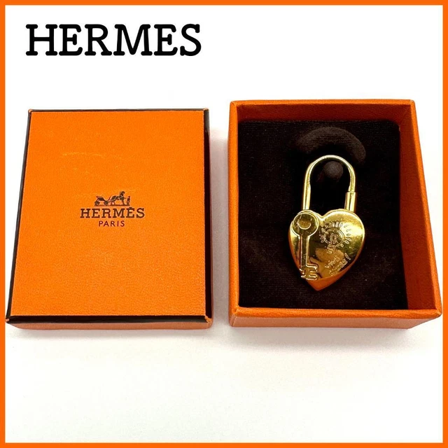 Hermes ANNEE DE LA FANTAISIE Cadena Bag Charm 2004 Limited Gold W/ Box 230529T Hermes ANNEE DE LA FANTAISIE Cadena Bag Charm 2004 Limited Gold W/ Box 230529T