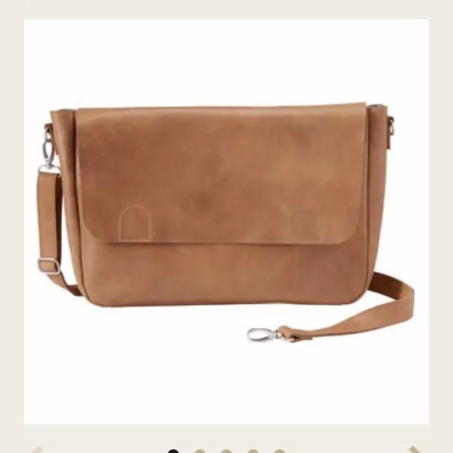 New quality leather briefcase messenger bag Made by Duluth Trading Co