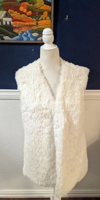 Collection by Bernardo White Faux Fur Vest Sleeveless Boho Hippie Sz Medium M