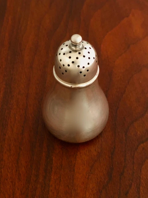 - Tiffany Sterling Silver Salt / Pepper Shaker 1907–47 No Monogram Orginal Bag