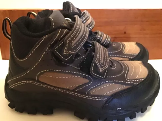 Stride Rite Rugged Ritchie Hiking Boot Size 9 WIDE Brown NEW