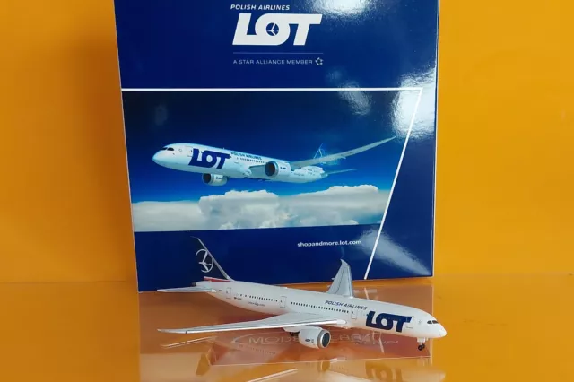 Herpa Wings 536646 LOT Polish Airlines Boeing 787-9 Dreamliner SP-LSG 1:500 NEU