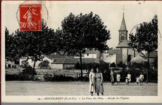 CPA - 95 - MONTMAGNY - La Place des Fêtes - Abside de l'Eglise