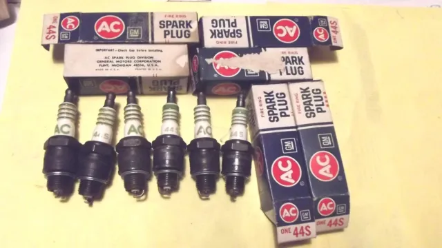 8 Ac Gm R44Sx ,Acnitor,New Spark Plugs,Singles,New Old Stock,Made In Usa.