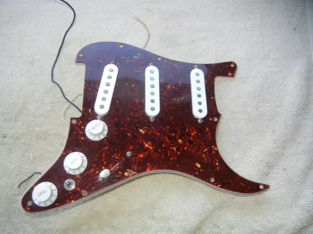 Fender Stratocaster SSS Loaded pickguard Lindy Fralin Blues Special Pickups