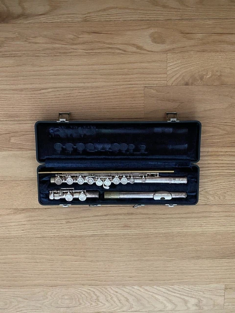 Silver Plate Artley Student Closed Hole Flute In Case Silver Plate Artley Student Closed Hole Flute In Case