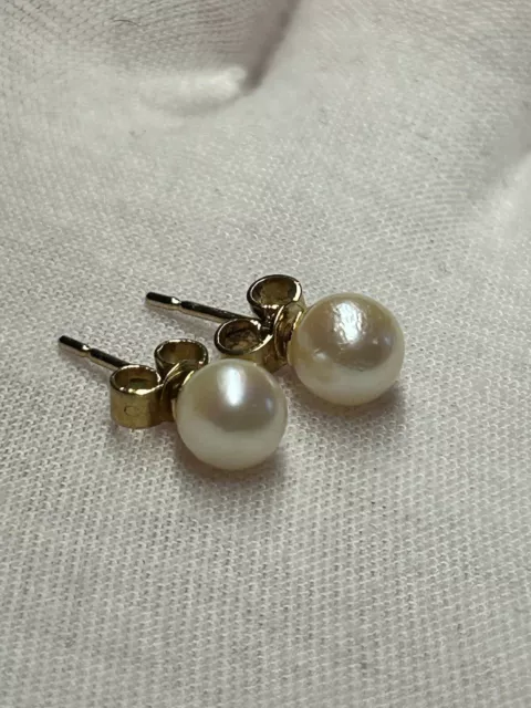 Vintage 9ct Gold Cultured Pearl Stud Earrings lovely lustre Fully Hallmarked