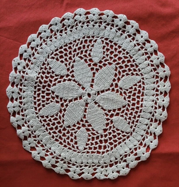Centrino Antico Fatto a Mano - Diametro: 30 CM