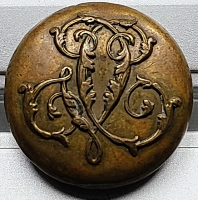 Bouton ancien héraldique ou livrée  lettres 28mm la belle jardinière FB Paris
