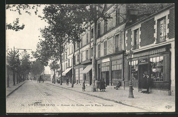 CPA Vitry-Sur-Seine, Avenue des Ecoles towards Place Nationale