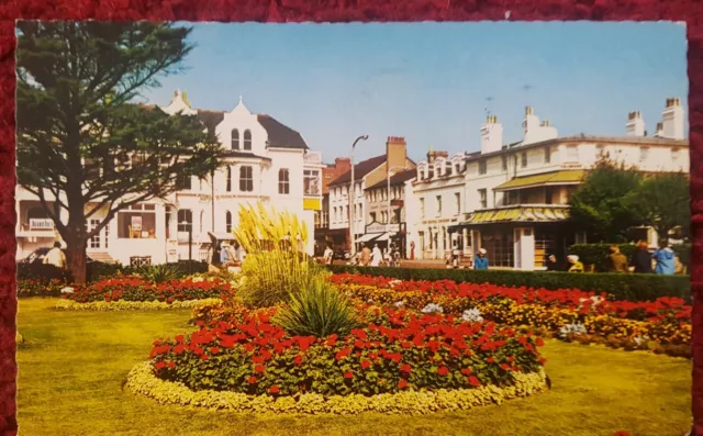 Vintage Postcard - Rememberance Gardens & Pier Avenue, Clacton-On-Sea, Essex