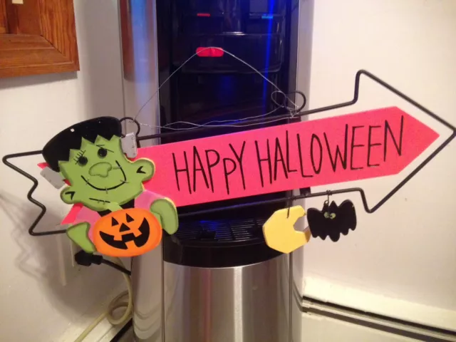 HAPPY HALLOWEEN Wood Wooden Frankenstein Monster Pumpkin Metal Arrow Sign Decor