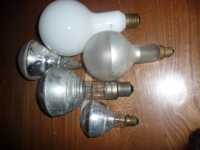 Lot De 13 Ampoules Anciennes Pour Guirlande De Noël - Japon, 15V, Testées (occasion)