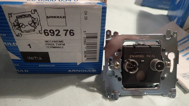 Prise Antenne TV Arnould Espace EVOLUTION - Référence 64079, Neuf, Pour Installation électrique