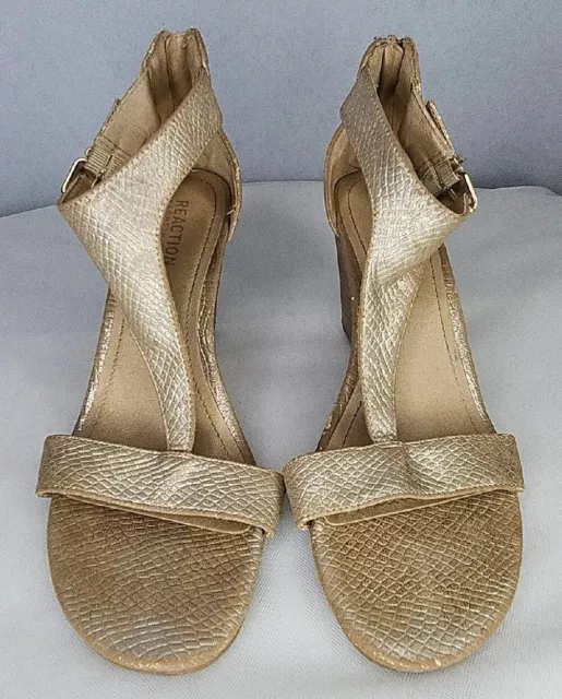 Reaction Kenneth Cole Women's Gold Ava Brave Open Toe Back Zip Wedge Sandals 8M