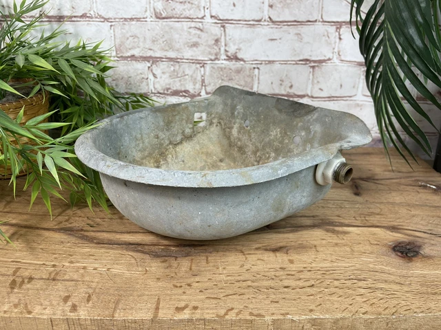 Vintage Galvanised Metal Wall Mounted Animal Feeder Rustic Garden Planter Pot
