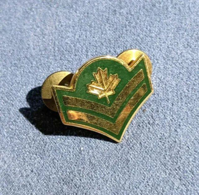 Vintage Lapel Pin (A18) 1983 Canadian Military Forces Chevron With Maple Leaf