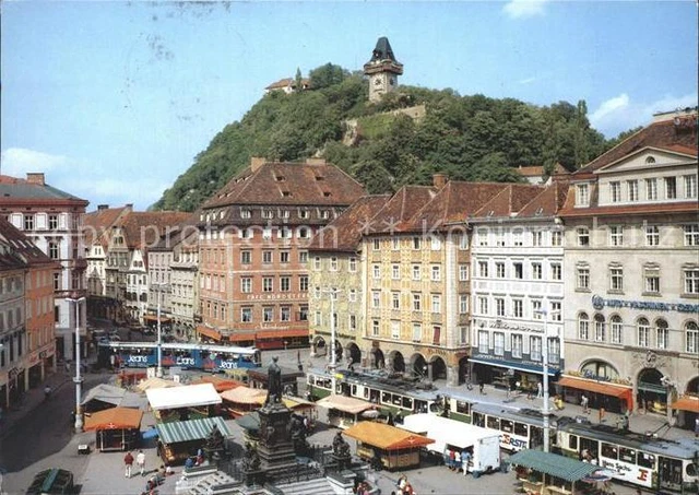 72313508 Graz_Steiermark Hauptplatz Erzherzog Johann Denkmal mit Schlossberg Gra