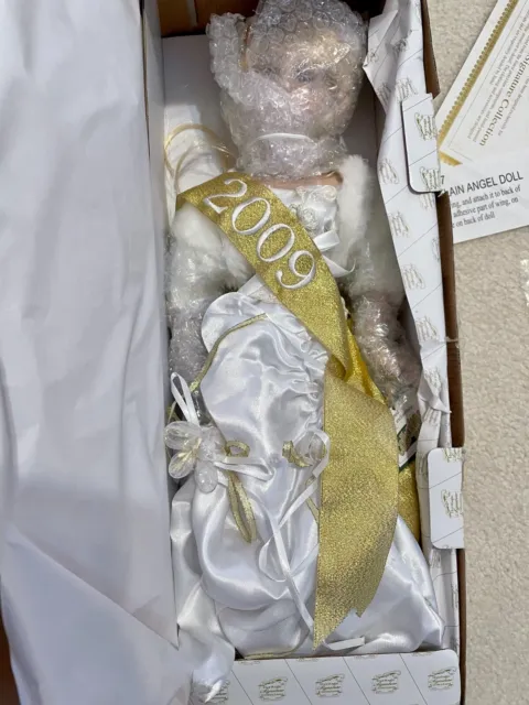 Heritage Signature Collection 2009 Porcelain Angel Doll #15617 New In Box