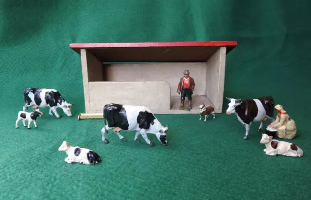 Britains Hugar 1930s Bois Jouet Ferme Cowshed Câble Vaches Laitière Fermier & 2