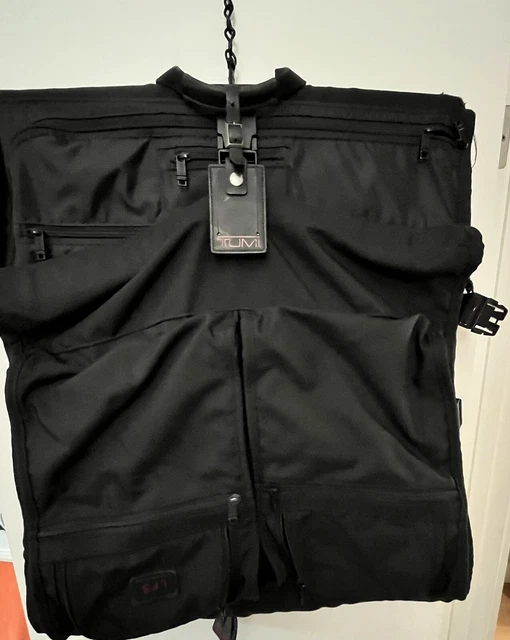 tumi garment bag ! Excellent condition!