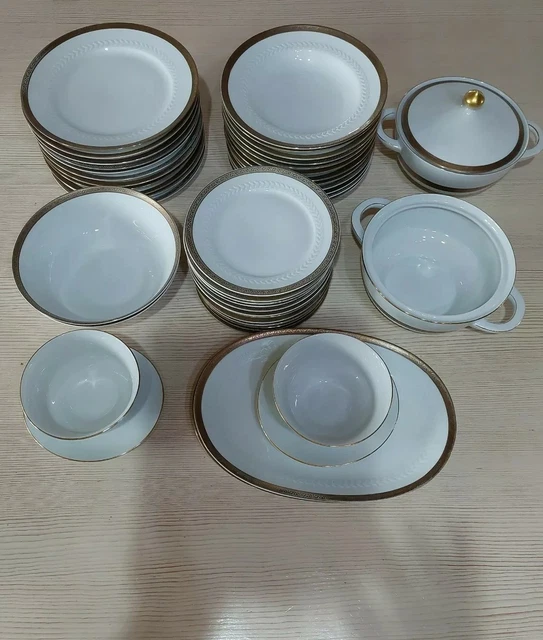 43 teiliges Speiseservice für 12 Personen von Tirschenreuth mit Platinrand