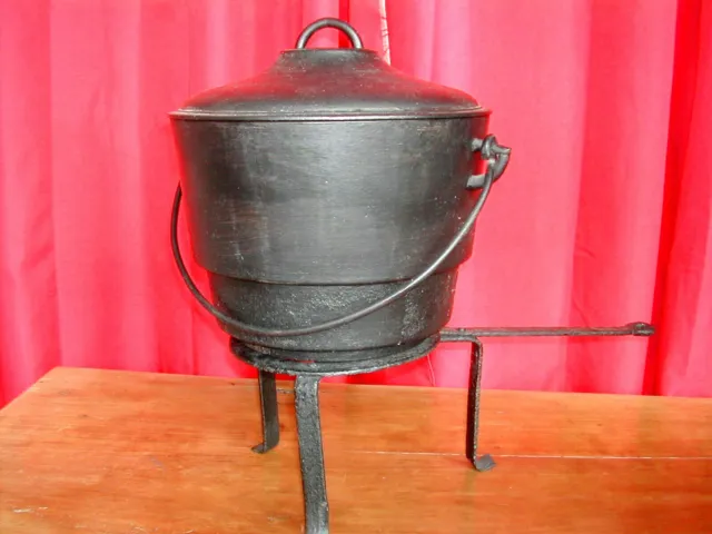 Accessoires cheminée - chaudron en fonte pouvant contenir 175 litres.