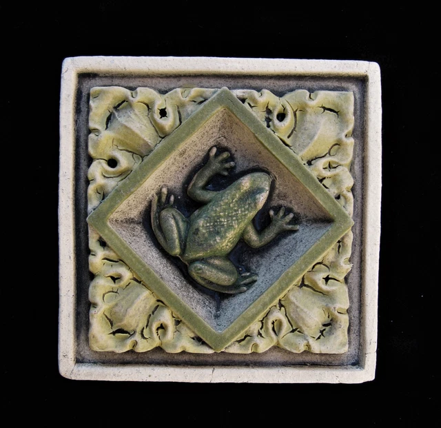 Frog   Garden  Arts & Crafts Gothic Ellison Tile