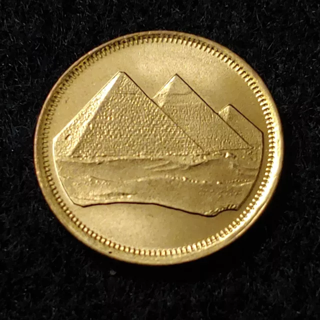 1984 Egypt 1 Qirsh - Pyramids of Giza coin uncirculated