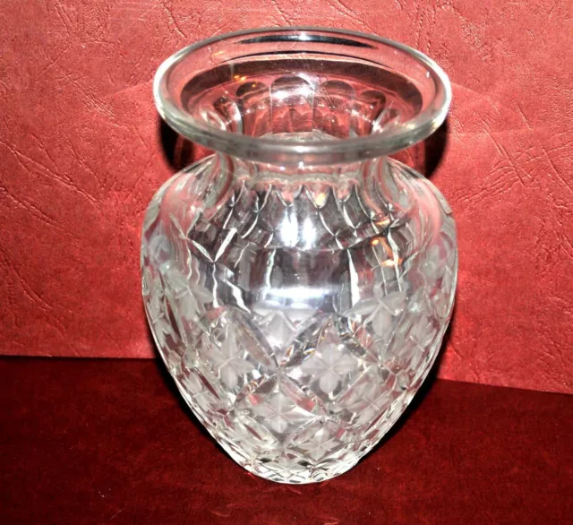 Vase balustre ancien en cristal de Bohème - décor richement taillé trèfle 15.5cm