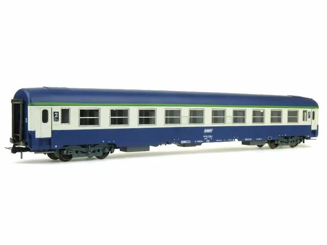 ROCO VOITURE COUCHETTE UIC SNCF sans logo . Attelages courts. EUR 1,00