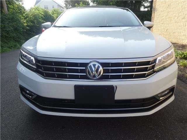 2017 Volkswagen Passat 1.8T SE w/LIGHTNING PKG LED 2017 Volkswagen Passat 1.8T SE w/LIGHTNING PKG LED