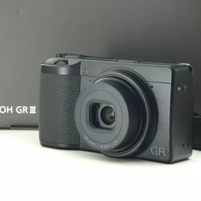 Appareil photo numérique compact Ricoh GR III 24,2 MP f/2,8 - Noir SC4,521-...
