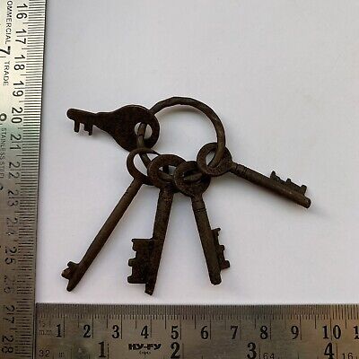 iron padlock lock Ornate rustic key , 5 Pieces.
