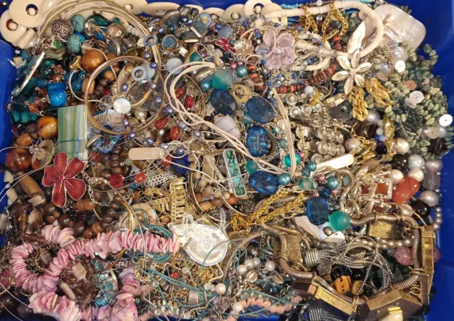 Big Job lot of old Jewellery.  Over 4.4KG. Lot B1