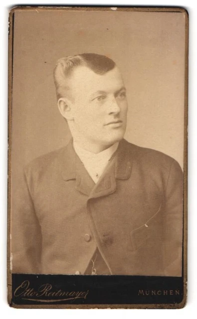 Fotografie Otto Reitmayer, München, Brennerstraße 4, bartloser Herr mit Kurzhaa
