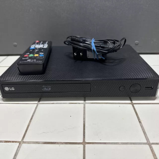 LG 3D Capable BluRay Disc Player. WiFi For Streaming. With Remote Model BP550