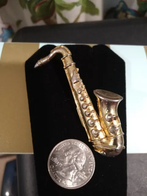 Unique and Unusual Very Detailed Gold Tone Saxophone Brooch from the 80's