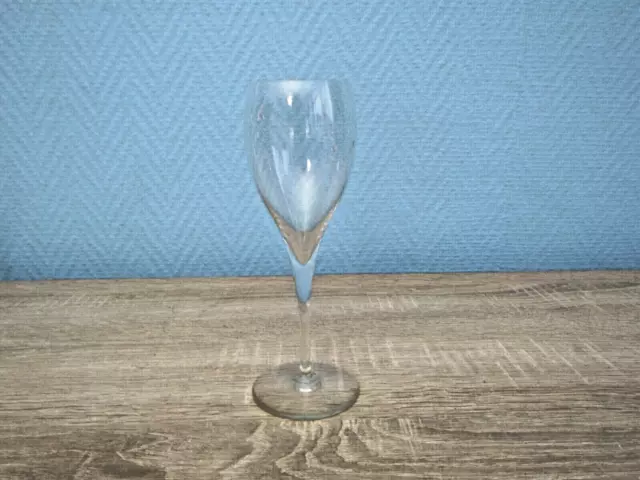 Verres à vin blanc en cristal de baccarat du modèle Saint Rémy 3 dispo