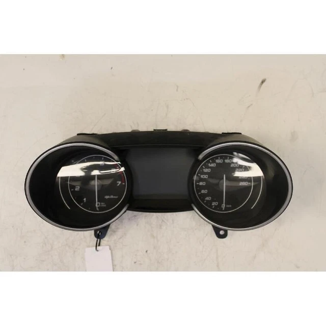 Tapis De Tableau De Bord En Cuir Pour Alfa Romeo Giulia (952) 2017-2021 - Anti-UV, Anti-Glare